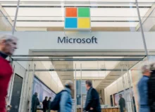 مایکروسافت با استفاده از هوش مصنوعی و اخراج کارمندان ۵۰۰ میلیون دلار صرفه‌جویی کرده است