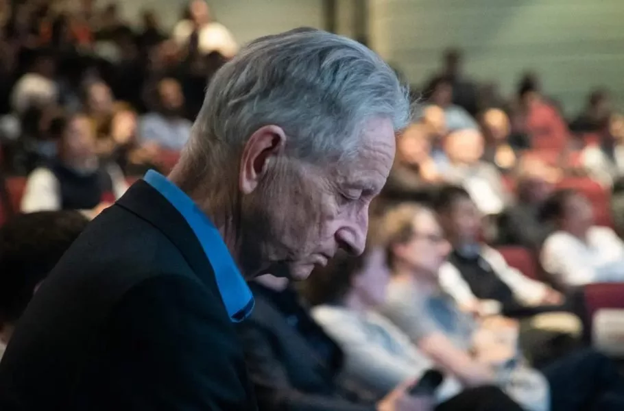 پیش‌بینی جدید پدرخوانده هوش مصنوعی: از بیکاری گسترده تا ورود ربات‌ها به جنگ