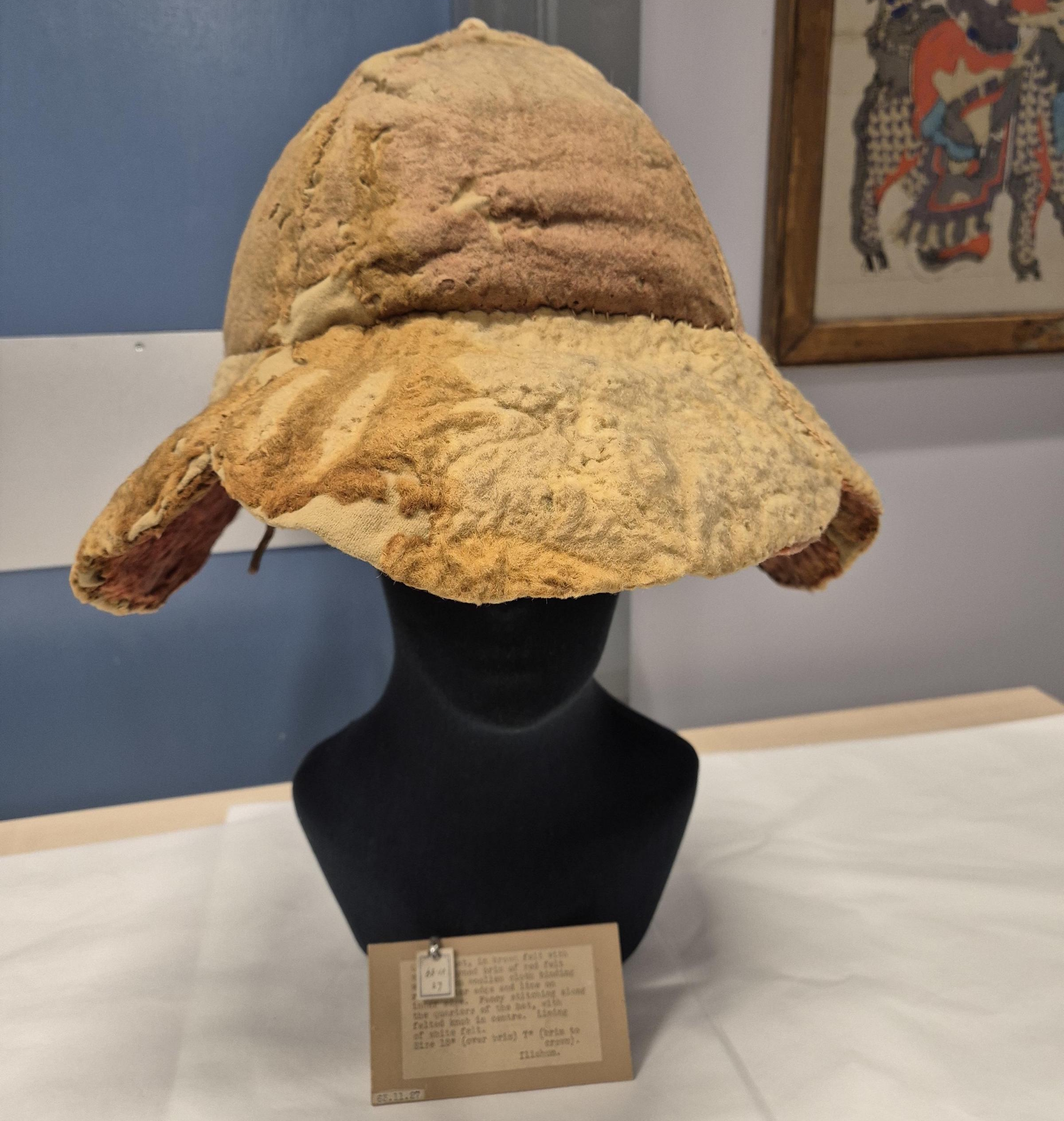 کلاه آفتاب‌گیر باستانی