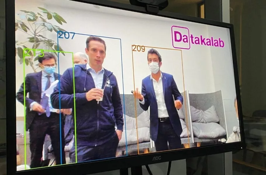 اپل با هدف توسعه هوش مصنوعی در آیفون، استارتاپ فرانسوی Datakaleb را تصاحب کرد