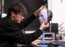 این ربات قبل از لبخندزدن شما، آن را تشخیص می‌دهد [تماشا کنید]