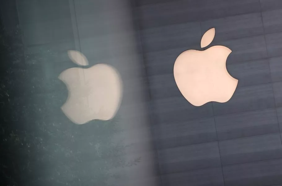 بلومبرگ: کارمندان اپل می‌گویند این شرکت در توسعه هوش مصنوعی دو سال از رقبا عقب‌تر است