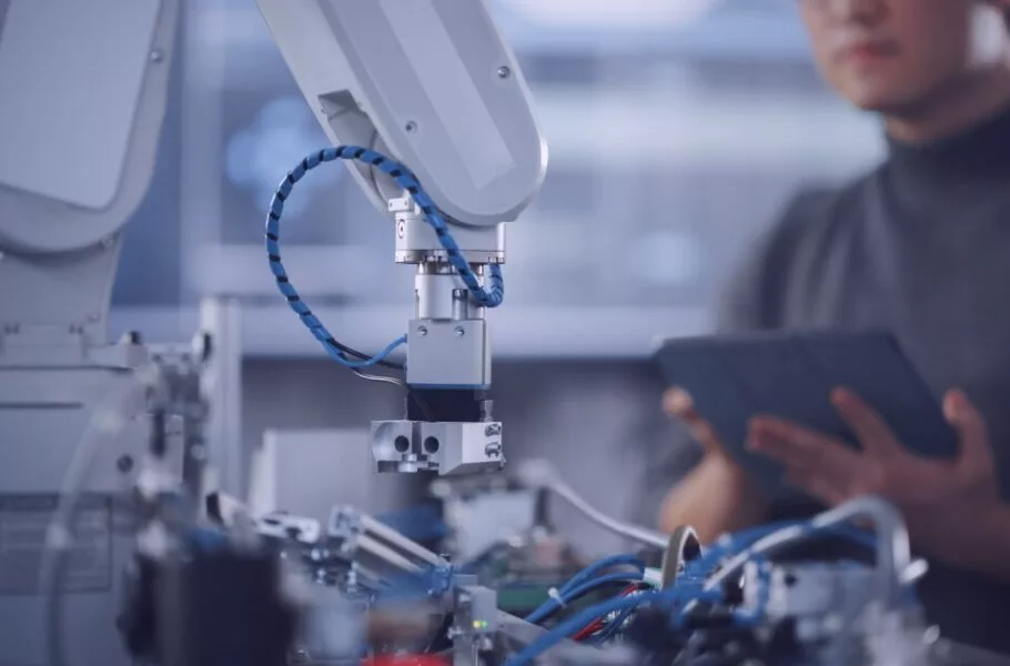 تحقیق دانشگاه MIT: هوش مصنوعی در بسیاری از مشاغل از نیروی انسانی گران‌تر است