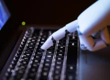 خبرنگار آمریکایی به‌دلیل استفاده‌ از هوش مصنوعی برای نوشتن اخبار جعلی مجبور به استعفا شد