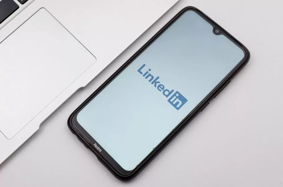 لینکدین AI agent را معرفی کرد: دستیار هوش مصنوعی برای تسریع و هوشمندسازی فرایند استخدام