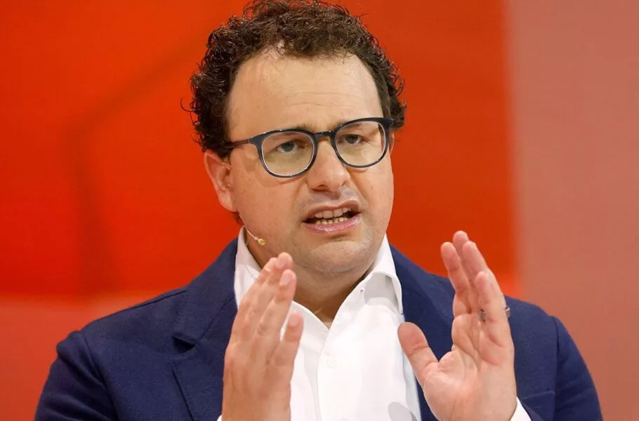 مدیرعامل آنتروپیک: هوش مصنوعی می‌تواند 50 درصد از مشاغل دفتری ابتدایی را از بین ببرد