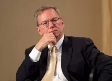 مدیرعامل سابق گوگل می‌گوید در شرایط خطرناک باید بتوانیم هوش مصنوعی را خاموش کنیم