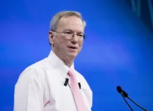 مدیرعامل سابق گوگل می‌گوید هوش مصنوعی می‌تواند هویت کودکان را شکل دهد