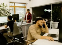 مطالعه جدید: ChatGPT پرکاربردترین ابزار هوش مصنوعی در محیط‌های کاری است