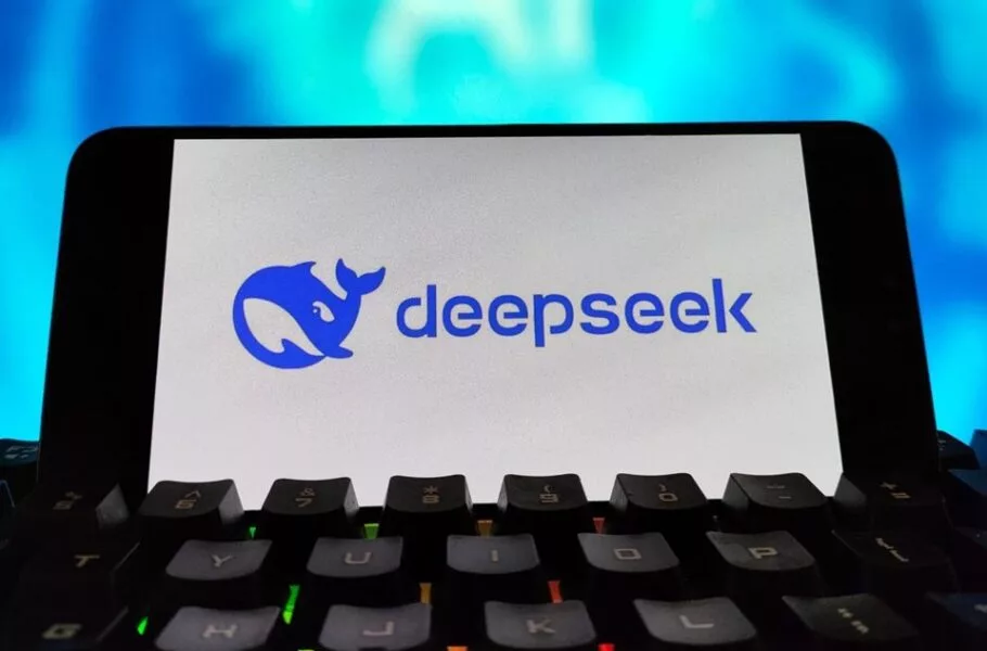 هوش مصنوعی چینی DeepSeek بازار سهام آمریکا را متزلزل کرد: سقوط یک تریلیون دلاری