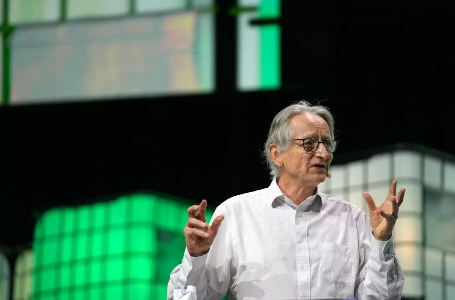 پدرخوانده هوش مصنوعی: ابرهوش مصنوعی می‌تواند با جنگ بیولوژیک نسل بشر را منقرض کند