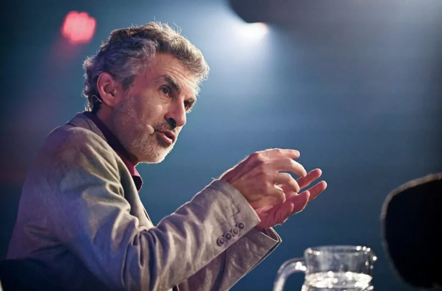 پدرخوانده هوش مصنوعی: سیستمهای فعلی بهسمت فریبکاری استراتژیک حرکت میکنند