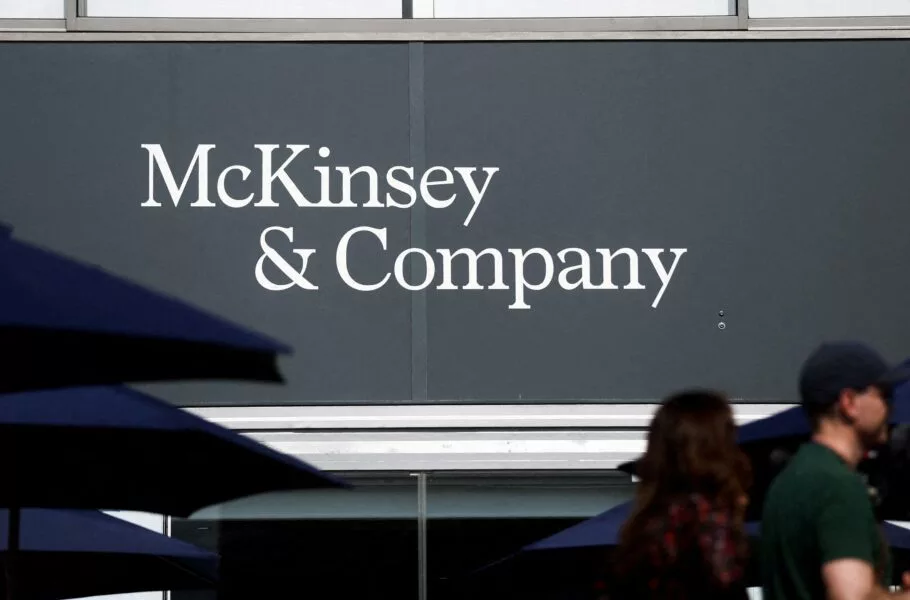 چت‌باتی با پشتوانه ۱۰۰ سال مشاوره؛ ۷۰ درصد کارمندان مکینزی حالا از هوش مصنوعی استفاده می‌کنند