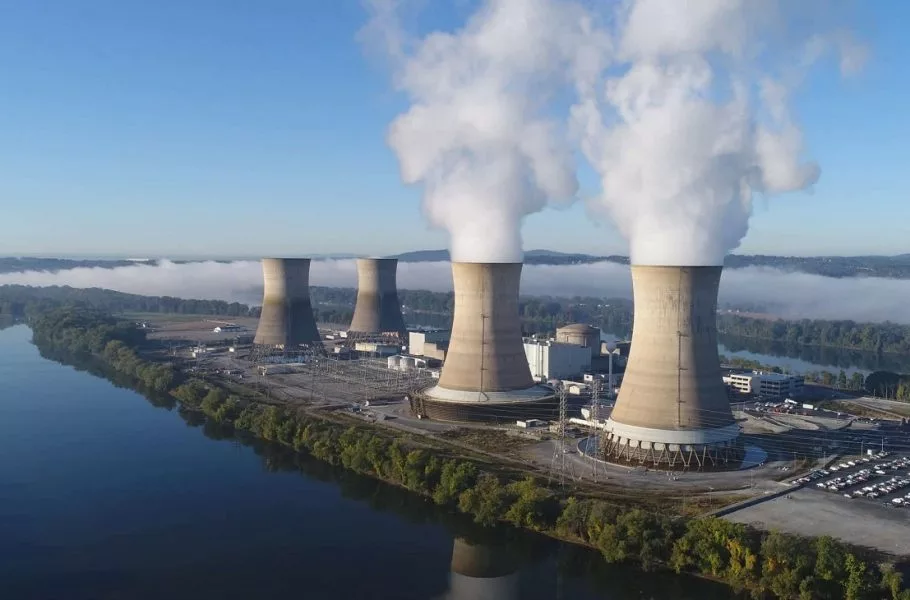 چرا شرکتهای بزرگ سازنده هوش مصنوعی به استفاده از انرژی هستهای روی میآورند؟