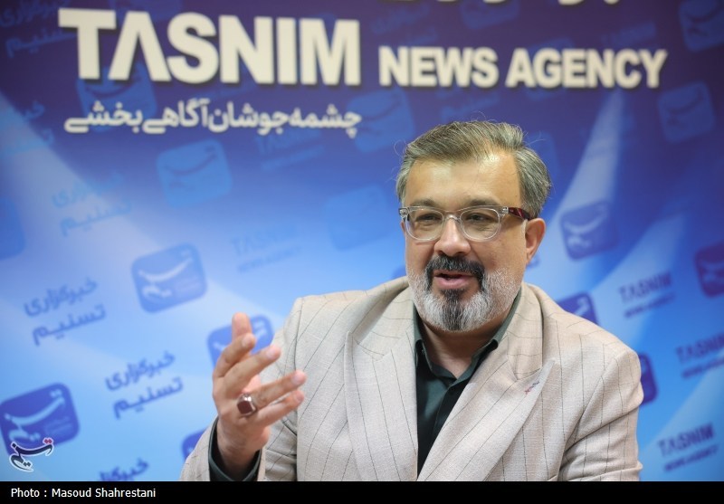 کنار مردم بودن با نسخه پیچی از راه دور متفاوت است