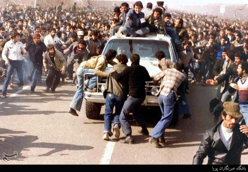 75 درصد از اسناد انقلاب پنهان است