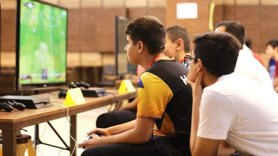 گروه همسالان؛ سکوی خودشناسی یا تهدیدی برای مبارزه با والدین؟