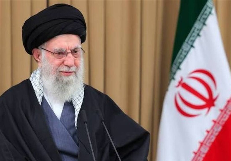 ادای دین هنرمندان با نشان “رهبر شهید”