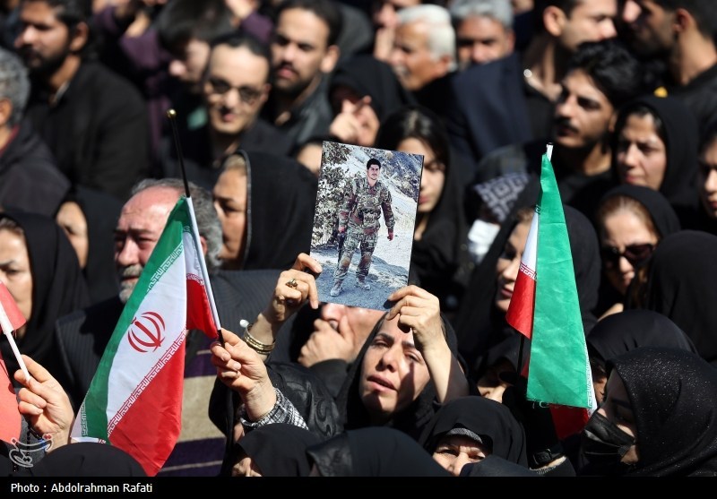 تشییع حماسی شهیدان لاریجانی، سلیمانی و دریادلان ناو دنا