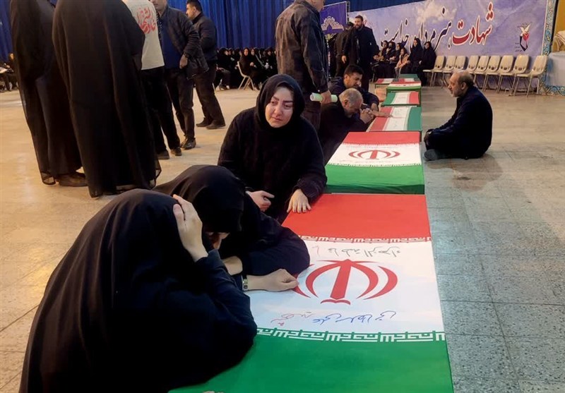 خاکسپاری حدود 40 شهید حمله آمریکایی صهیونی در قطعه 42