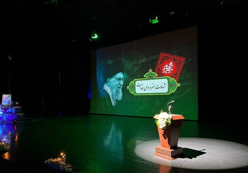 شعرخوانی شاعران برجسته در شب شعر و موسیقی “رهبر شهید”