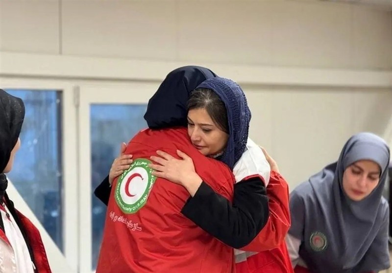 ماجرای لباس هلال‌احمر پردیس احمدیه و تحویل سال با یک بغضِ وطن‌پرستانه