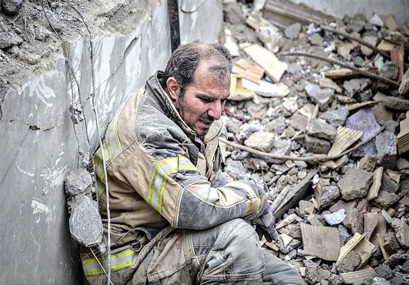 «نشسته در غبار» و مردانی در دل ویرانه‌های جنگ