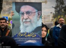 پرچم هدایت رهبر انقلاب بر زمین نمی‌افتد