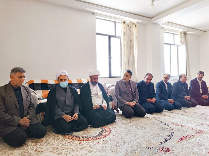 امام جمعه ایلام با خانواده های معظم شهدای جنگ رمضان دیدار کرد
