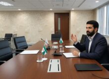 ایستادگی در طوفان را از کِه آموختیم؟