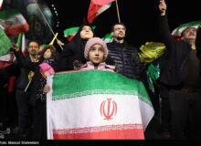 با حماسه‌خوانان کف خیابان