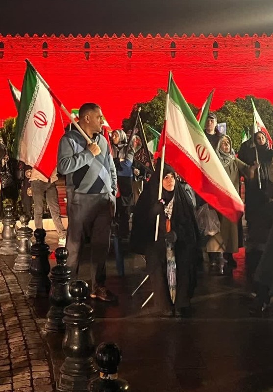 تجم مردم در شب بارانی شیراز؛ هنگامی که دل‌ها در شاهچراغ یکی شدند