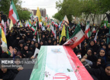 تشییع پیکر شهید «امیر ناصری» بر روی دستان مردم رودان