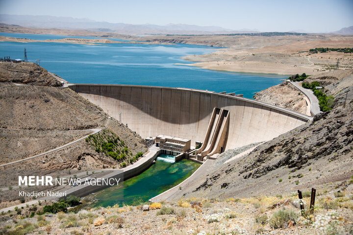 حجم آب سد زاینده‌رود به ۳۳۹ میلیون متر مکعب رسید