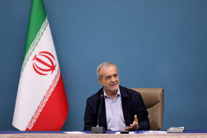 حضور سرزده رئیس جمهور در یکی از ایستگاههای آتشنشانی