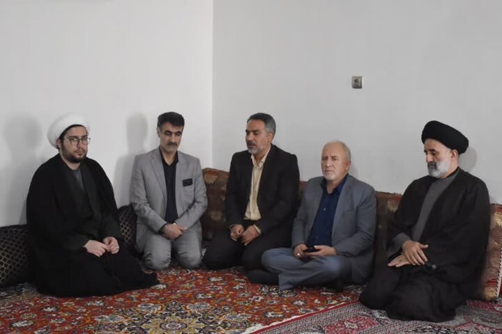 دیدار نماینده ولی‌فقیه در بنیاد شهید با خانواده شهدای جنگ رمضان