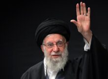 روایت صدری نیا از حساسیت رهبر شهید انقلاب  به زبان فارسی