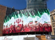 روز جمهوری اسلامی در دیوارنگاره میدان ولیعصر (عج)