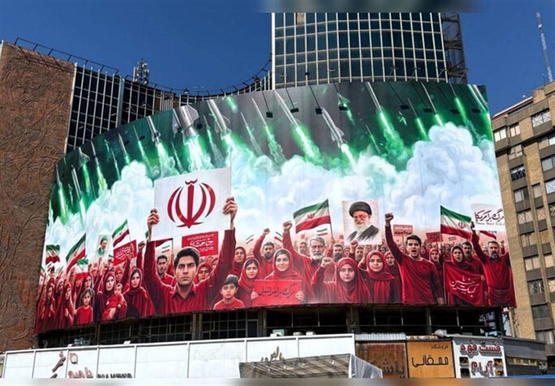 روز جمهوری اسلامی در دیوارنگاره میدان ولیعصر (عج)