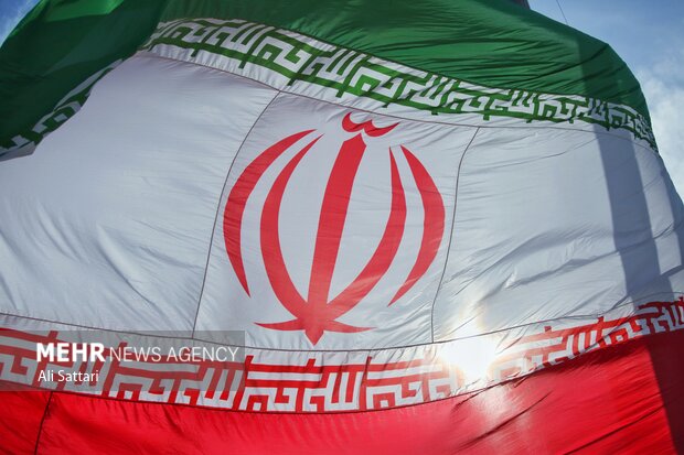رژه اسکیت سواران اصفهانی با پرچم ایران