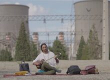 فیلم جدید از نواختن علی قمصری کنار نیروگاه دماوند