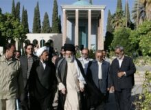 فیلمی از حضور رهبر شهید بر مزار “پیامبر شعر فارسی”