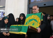 مراسم استقبال از خادمین و پرچم متبرک حرم رضوی در کرمانشاه