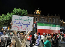 مردم خستگی ناپذیر تبریز استوار در میادین ایستاده‌اند