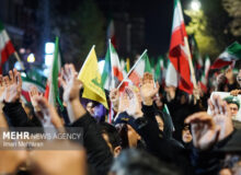 همخوانی دعای فرج در اجتماع شبانه مردم کرمانشاه