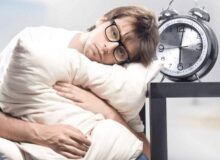 چرا بی دلیل ساعت ۴ صبح بیدار می‌شویم؟