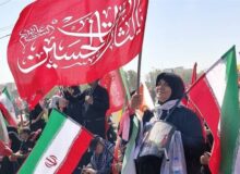 زنی پرصلابت با پرچم ایران؛ زنی شبیه ایران بود