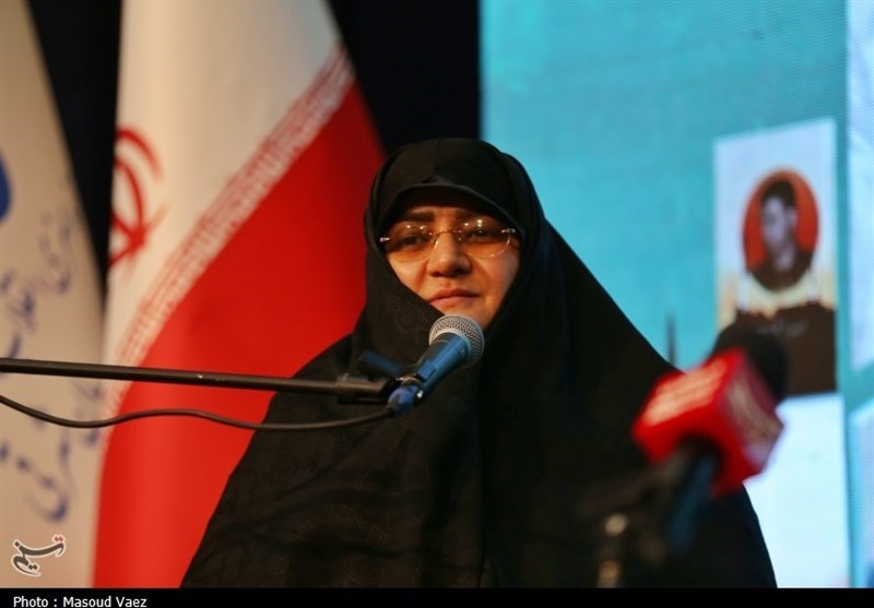 هدیهای که نویسنده «مرد ابدی» به مراسم وداع با آقای شهید ایران برد