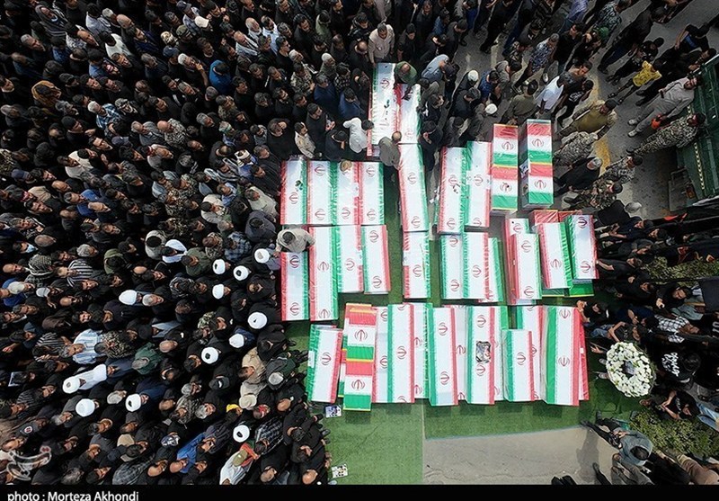 برای نوشتن از میناب، در آرامستانهای شهر زندگی کردم
