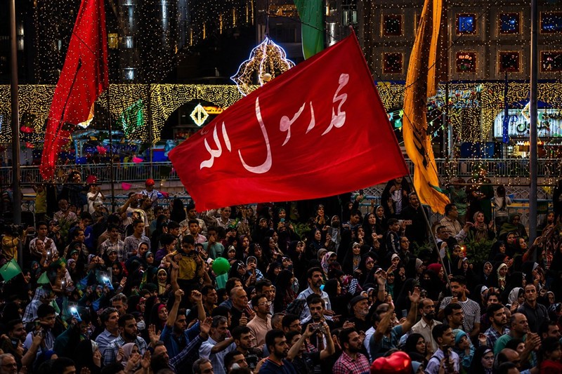 برگزاری ویژهبرنامههای هفته وحدت در تجمعات شبانه میدان ولیعصر(عج)